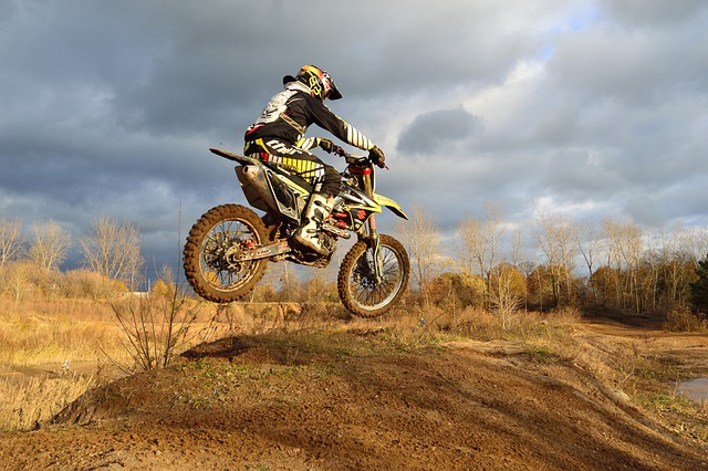 Mastering the Clutch: Your Guide to Dirt Bike Riding